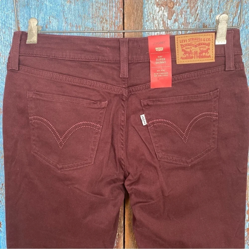 Levi’s 535 Super Skinny Burgundy Biker Pants Size 28